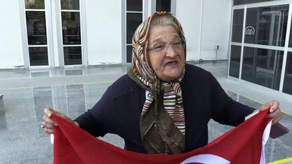 Türk bayrağıyla teröristleri protesto etti - HATAY