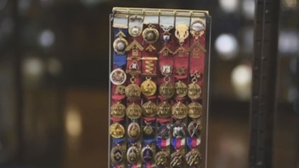 Londres acoge la mayor exposición de insignias masónicas exhibidas en R.Unido