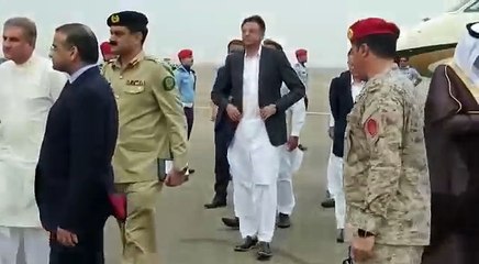 Download Video: PM Imran Khan arrives in Saudi Arabia barefooted, gets a warm welcome