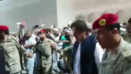 People Chanting at Madina Munawara When PM Imran Khan Came