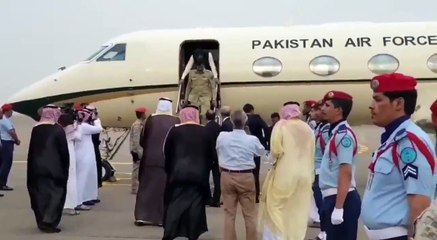 People in Madina Munawara welcomed Imran Khan with "Imran Khan Zindabad" slogans