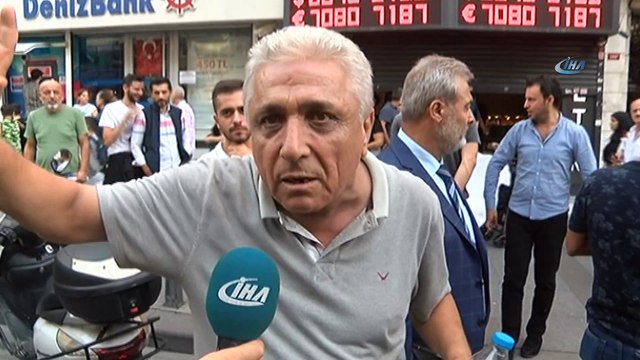 Şişli Halaskargazi Caddesi'nde bir döviz bürosu silahlı zanlılarca soyuldu. Soyguncuların kaçış anı kamerada