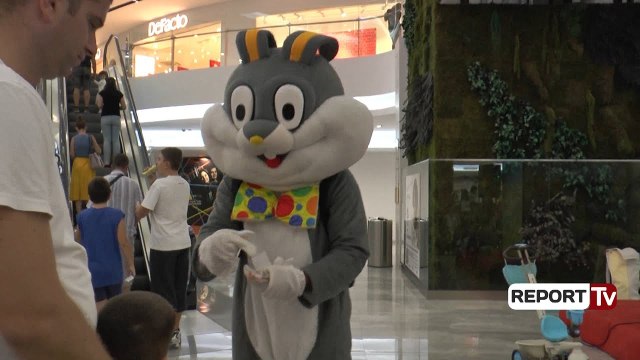 Argëtimi në zemër të Tiranës, “Toptani” , jo vetëm modë por edhe mbështetës i brezit të ri