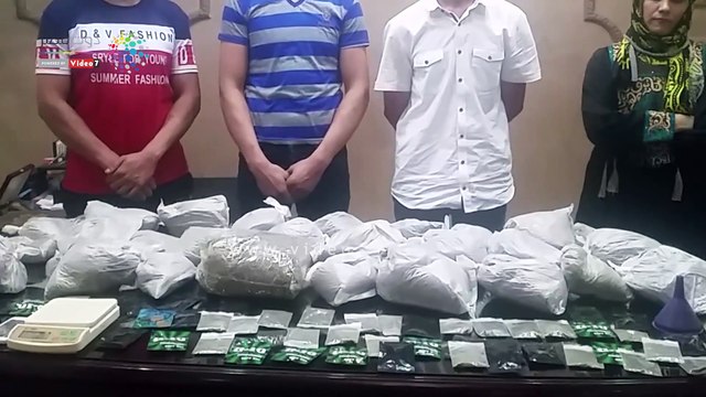 ضبط 20 كيلو استروكس بحوزة 3 عاطلين وربة منزل فى الجيزة