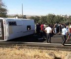 Mardin-Şırnak Arasındaki Yolda Yolcu Midibüsü Devrildi: 17 Yaralı
