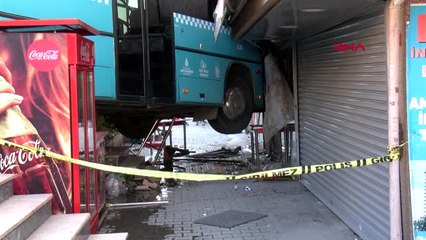 Ek Görüntü - İstanbul- Özel Halk Otobüsü Dükkana Girdi 4 Yaralı