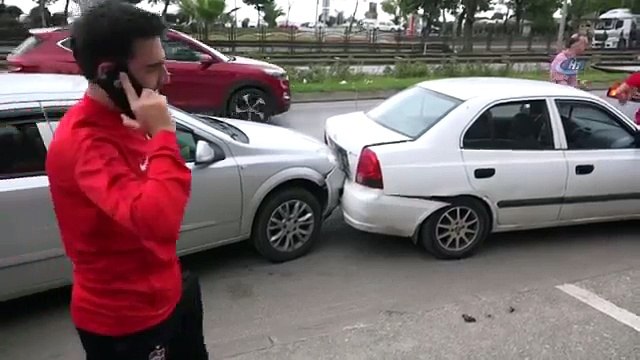 Park Halinde Zincirleme Kaza Olmaz Demeyin - Kaza Dün oldu ve Tam 9 Araç Maddi Hasar Gördü