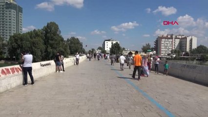 Adana Dünyanın En Eski Köprüsüne 'Dilan Seni Seviyorum' Yazdılar
