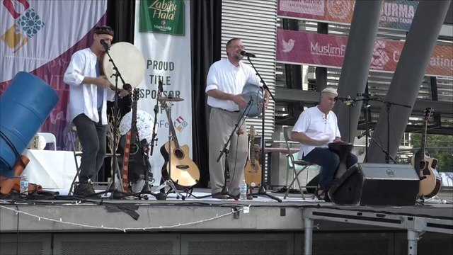 مسلم ويهودي ومسيحي يغنون للإسلام بمهرجان المسلم بكندا