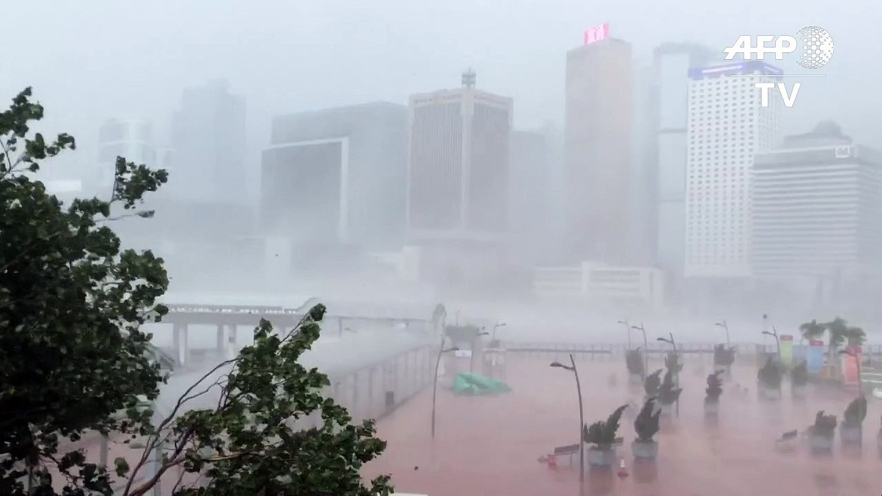Taifun "mangkhut" fegt über hongkong hinweg