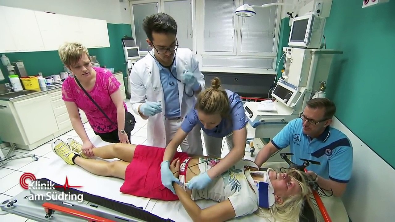 Ihre langen Haare werden abgeschnitten! Verdacht auf Hirnblutung! | Klinik am Südring | SAT.1 TV