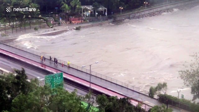 Storm surge from Typhoon Mangkhut batters Hong Kong