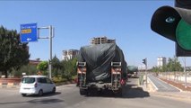 Kilis’ten İdlib sınırına obüs ile  Zırhlı Personel Taşıyıcı sevkiyatı