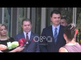 Ora News - Idrizi zyrtarizon marrëveshjen me Bashën 