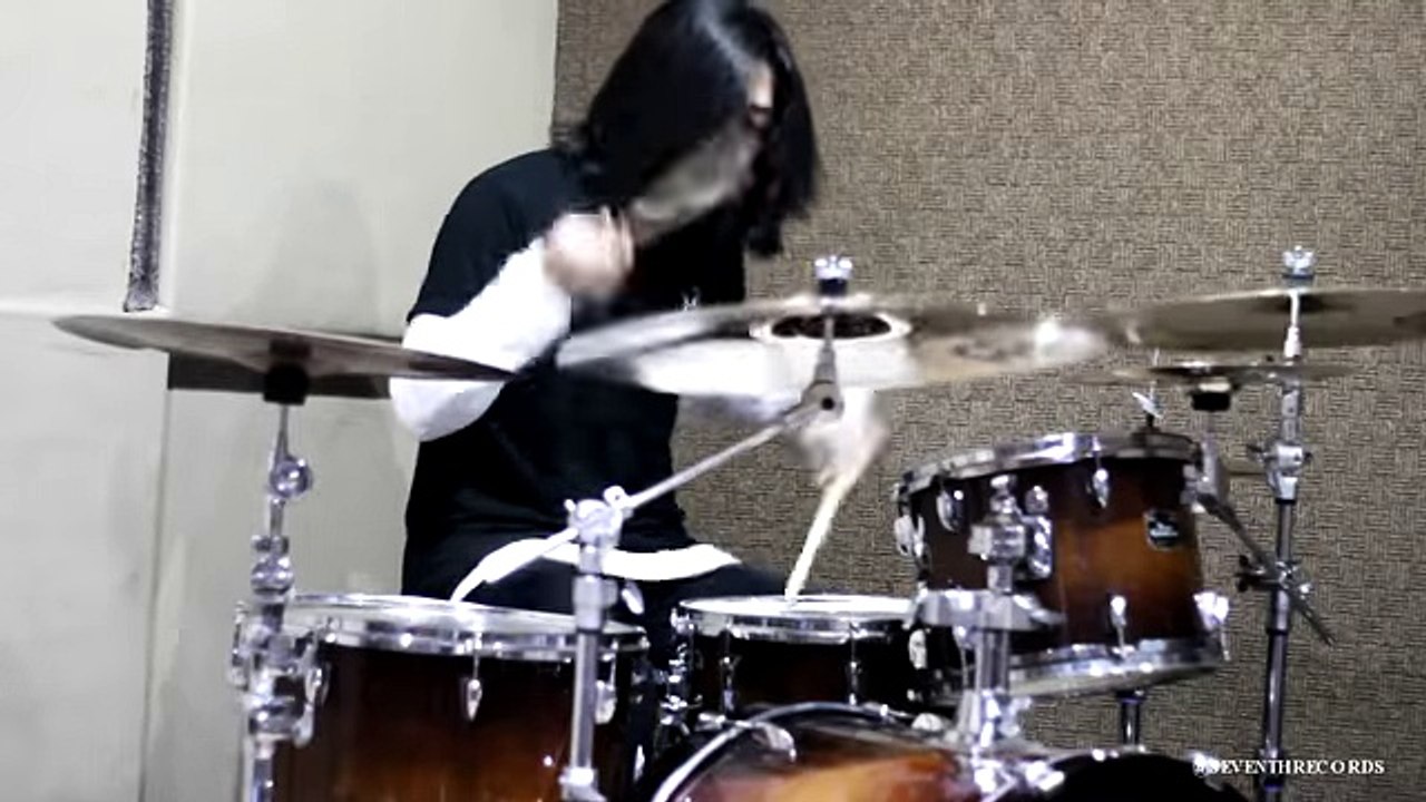 One Direction - Drag Me Down (Cover by Jeje GuitarAddict & Tika Nistia feat. Putra Pra Ramadhan)