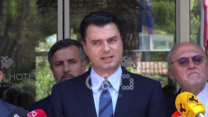 Ora News - Idrizi zyrtarizon marrëveshjen me Bashën "për të rrëzuar qeverinë e krimit"