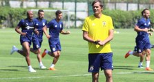 Fenerbahçe Teknik Direktörü Philip Cocu, Konyaspor Maçı Öncesi Oyuncularıyla Toplantı Yaptı