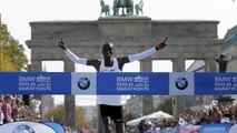 Megdöntötte a maratonfutás világrekordját Eliud Kipchoge