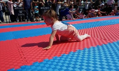 Bebekler birinci olmak için yarıştı