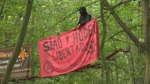 Στα άκρα η κόντρα αστυνομίας - ακτιβιστών για το δάσος Χάμπαχ