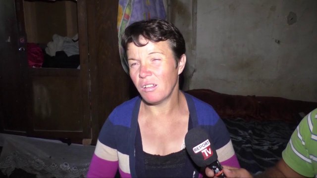 Familja e varfër në Novoselë, prindërit dhe vajza e sëmurë në qiell të hapur