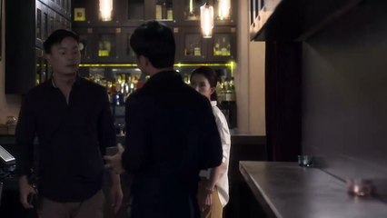 ep4-02_正方帶著淑君到酒吧尋找前一天跟正方借手機的女生，淑君聽到正方很詳細的形容那位女生長相後生氣的離開