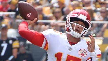 Mahomes shows touch on 40-yard pass to Watkins