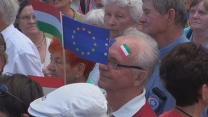 Multitudinaria protesta en Budapest contra Orbán en favor de valores europeos