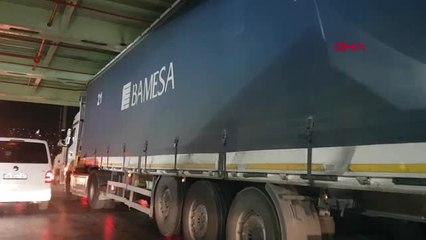 Kocaeli Kasası Yüksek Olan Tır, Vapurda Sıkıştı