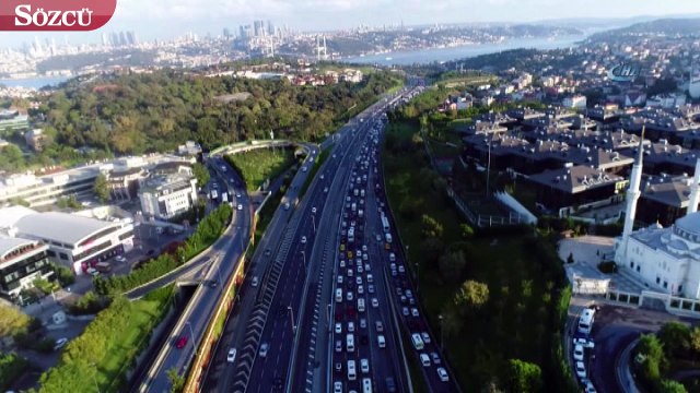 İstanbul'da okulların açıldığı ilk gün oluşan trafik havadan görüntülendi