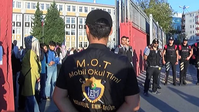 Mobil okul timlerinden okul önlerinde uygulama