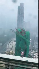 آثار الدمار الهائل التي تركها إعصار مانغخوت