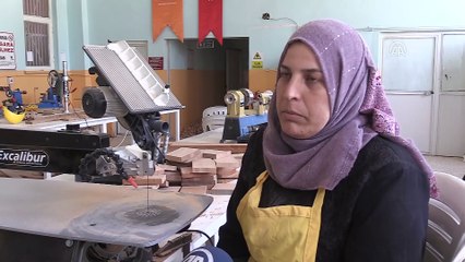 Miniklerin oyuncukları Suriyeli marangoz kadınlardan - ŞANLIURFA