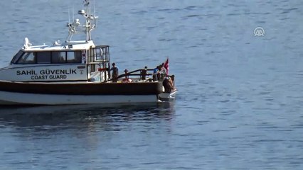 Bodrum'da düzensiz göçmenlerin bulunduğu lastik bot battı (2) - MUĞLA