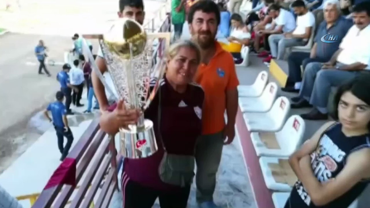 Kadın amigo Hatayspor için eşinden boşandı