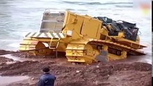 Dangerous Idiot Excavator Operator Off Load Fail Down in Mud At Work