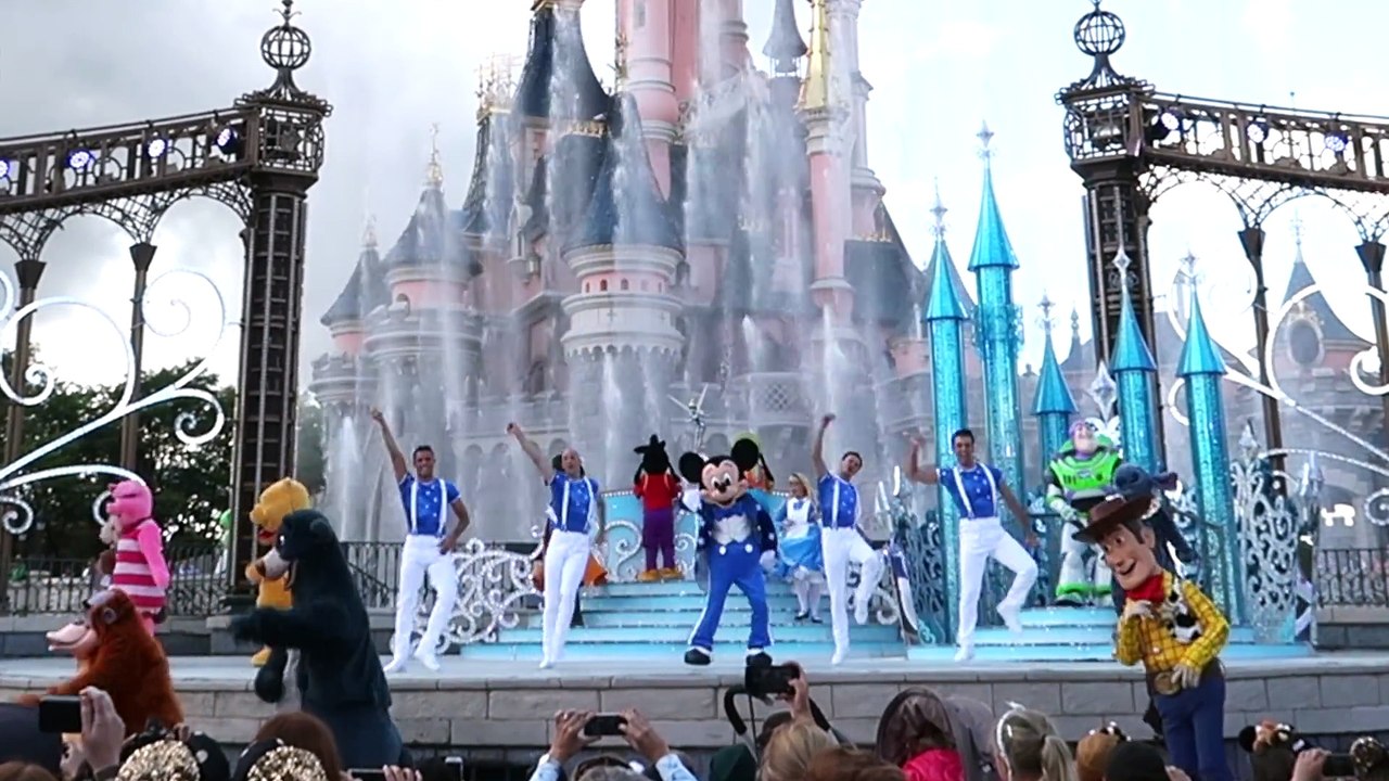 MORNING ROUTINE ET UNE JOURNEE AVEC NOUS À DISNEYLAND