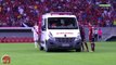 Los Jugadores de Flamengo y Vasco de Gama Sacan una Ambulancia del Césped