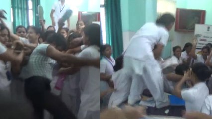 ट्रेनिंग के नाम पर डॉक्टर करता था गंदी हरकत, नर्सों ने अस्पताल में दौड़ाकर पीटा