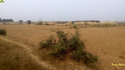Fastest Train Islamabad Express Passing Kalowal Long Curve near Jhelum 2018