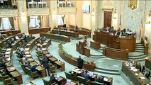 البرلمان الروماني يوافق على إقامة استفتاء مناهض لزواج المثليين
