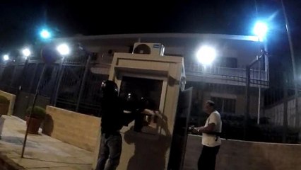حمله آنارشیست‌ها با بطری رنگ به سفارت ایران در آتن
