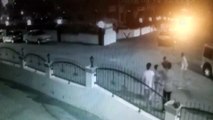 Adana'daki bıçaklı kavga - Kavga anı kamerada