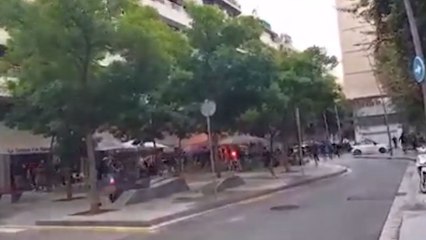 Pelea en los aledaños del Camp Nou durante el Barça-PSV