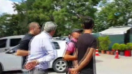 Okuldaki öğrencilere satacakları haplarla yakalandılar