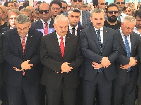 TBMM Başkanı Yıldırım, Dayısının Eşinin Cenaze Törenine Katıldı