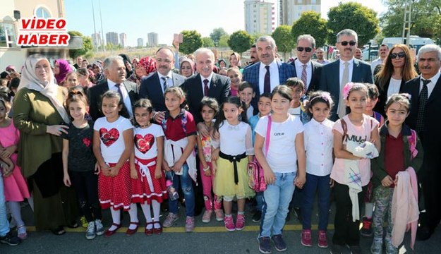 (17 Eylül 2018) 2018-2019 EĞİTİM ÖĞRETİM YILI BAŞLADI İLK DERS ZİLİ VALİ KAMÇI’DAN