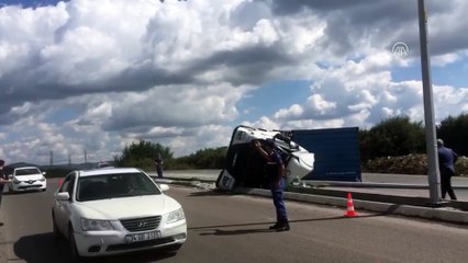 Devrilen tırın sürücüsü ağır yaralandı - KOCAELİ