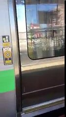 train 電車　半自動ドア