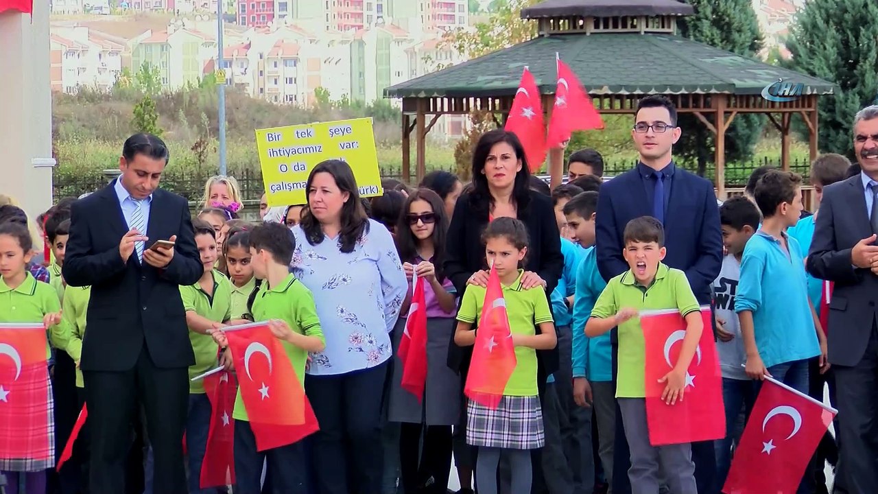 - Sakarya'da Milli Eğitim Müdürü, eğitimin ilk gününde öğrencilerle horon oynadı- Sakarya’da 2018-2019 eğitim-öğretim yılı başladı